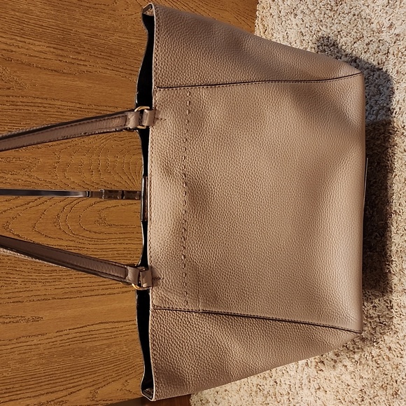 EUC Tory Burch McGraw Large Leather Carryall Tote - Picture 6 of 17